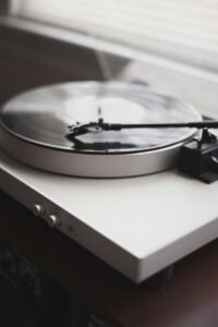 LaShun Pace: Five Reasons Her Voice Still Stays With Us 1 gray and black vinyl turn table